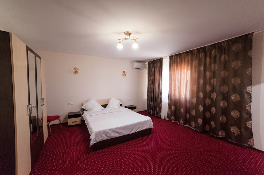 Vatra Romana Bed and Breakfast Răcarii de Jos Exterior foto