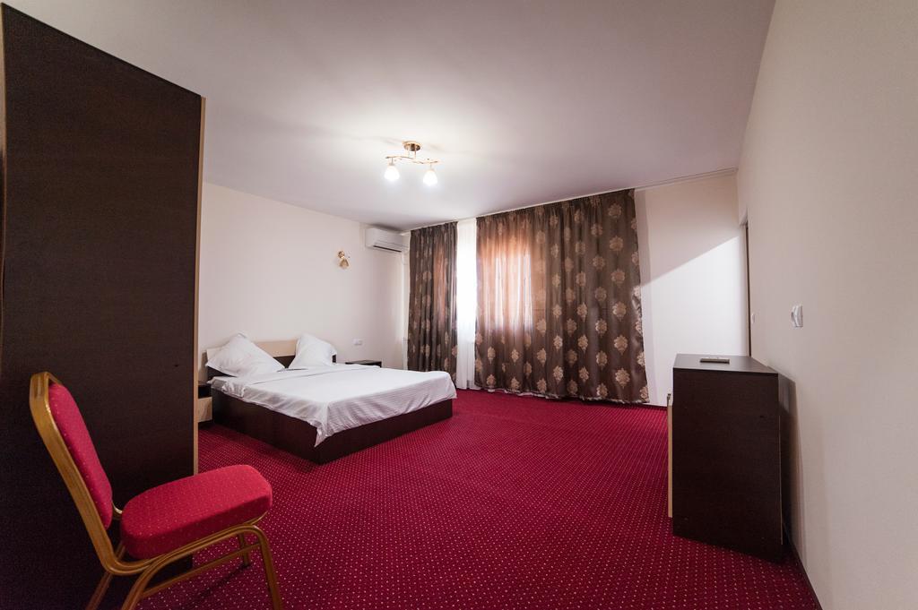 Vatra Romana Bed and Breakfast Răcarii de Jos Exterior foto